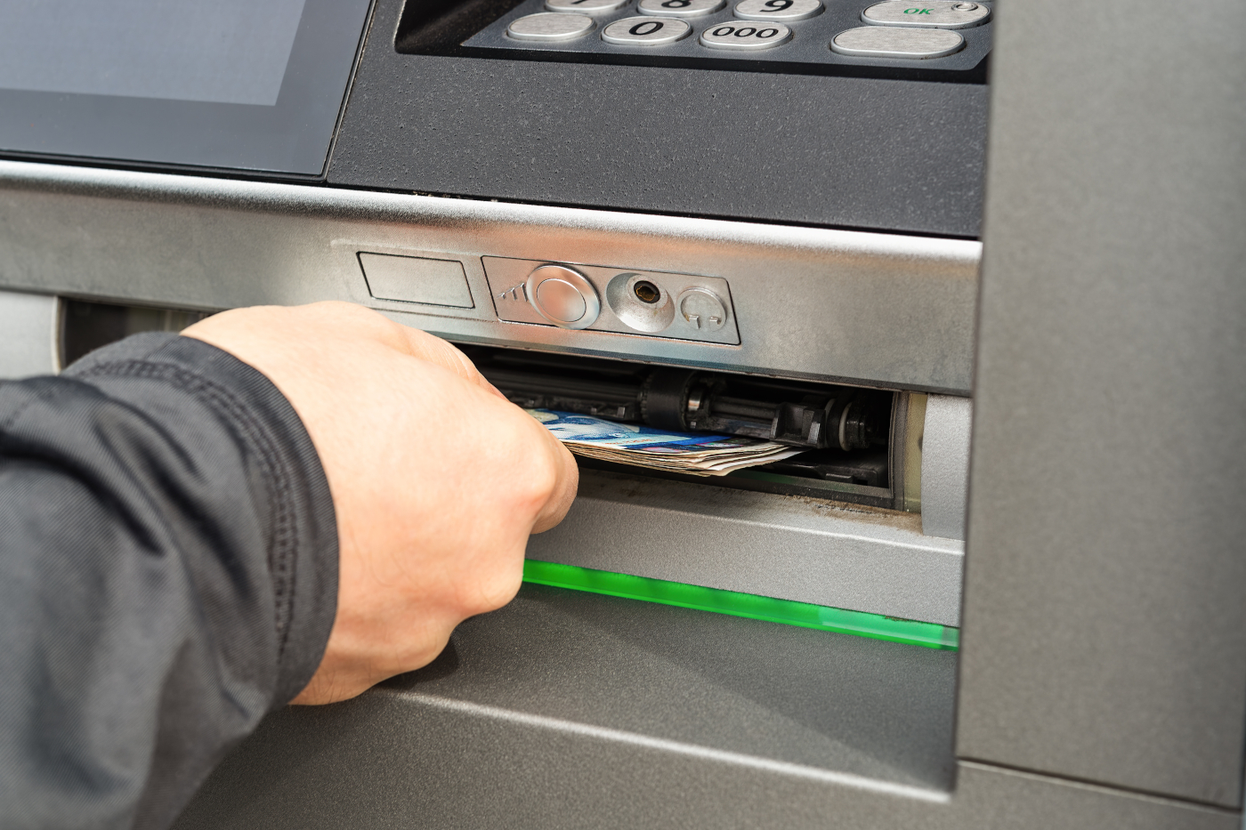Zabrali pieniądze z bankomatu. Nie przewidzieli jednego