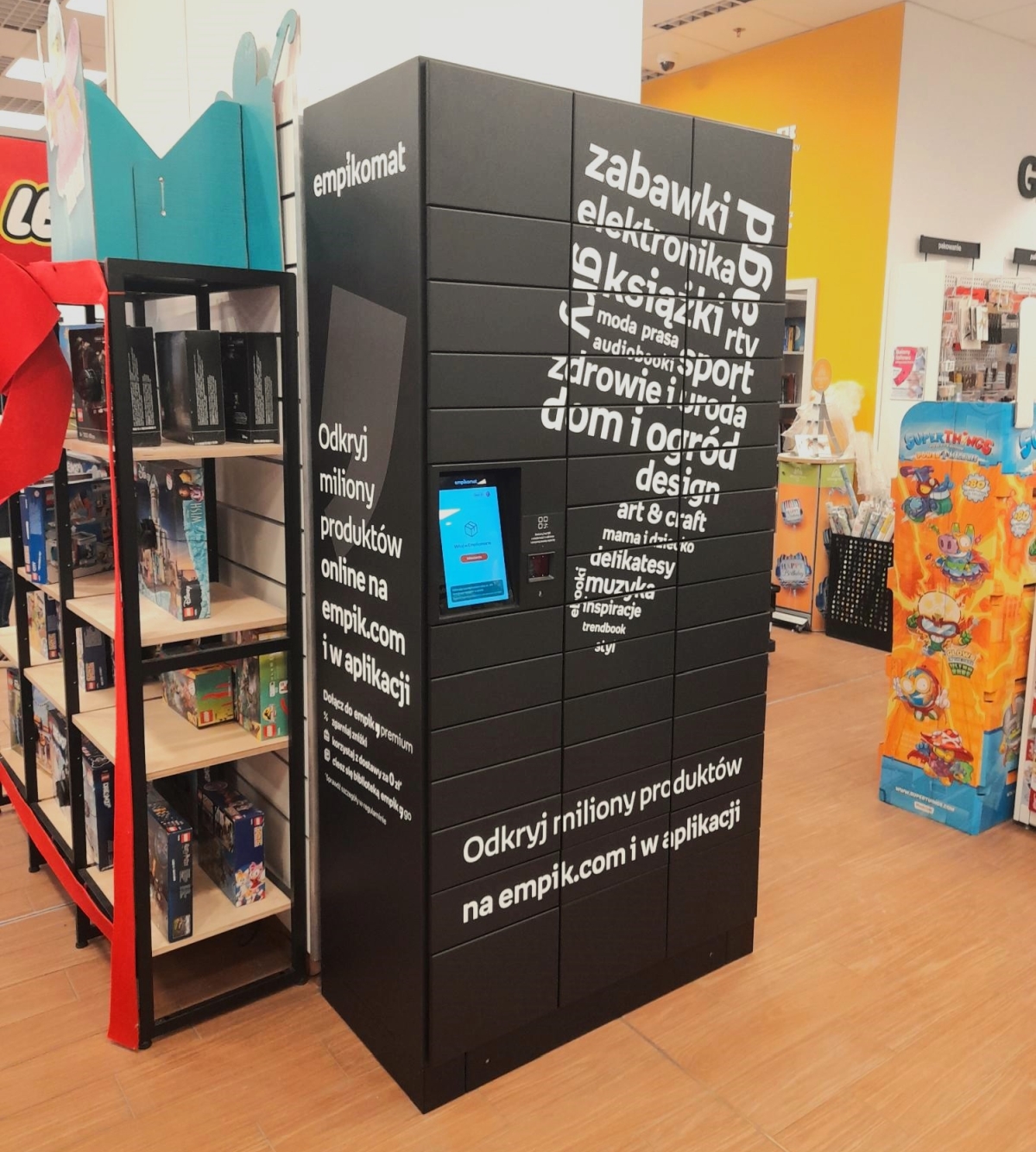 Empik z nową usługą. Zabawi się w paczkomat