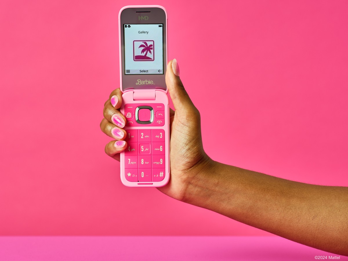 HMD Barbie Phone, czyli różowy powrót do przeszłości