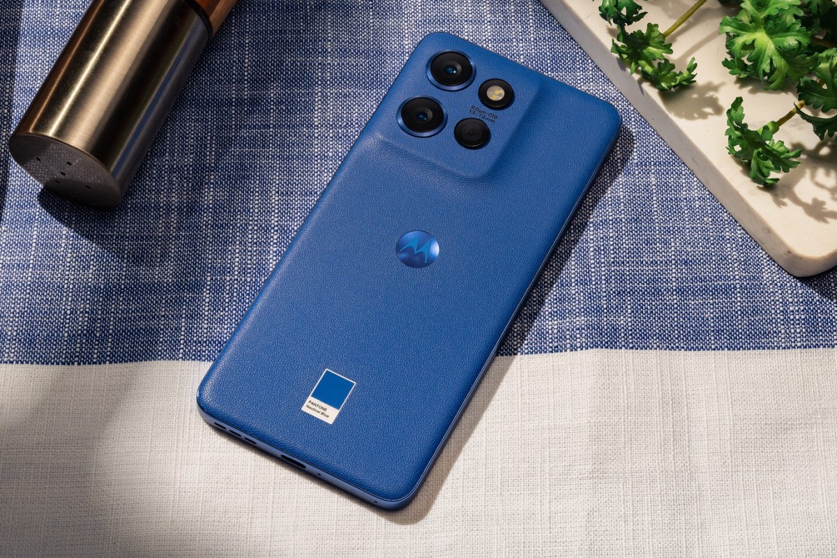 Motorola Edge 50 Neo – kompaktowy smartfon z wykończeniem Pantone