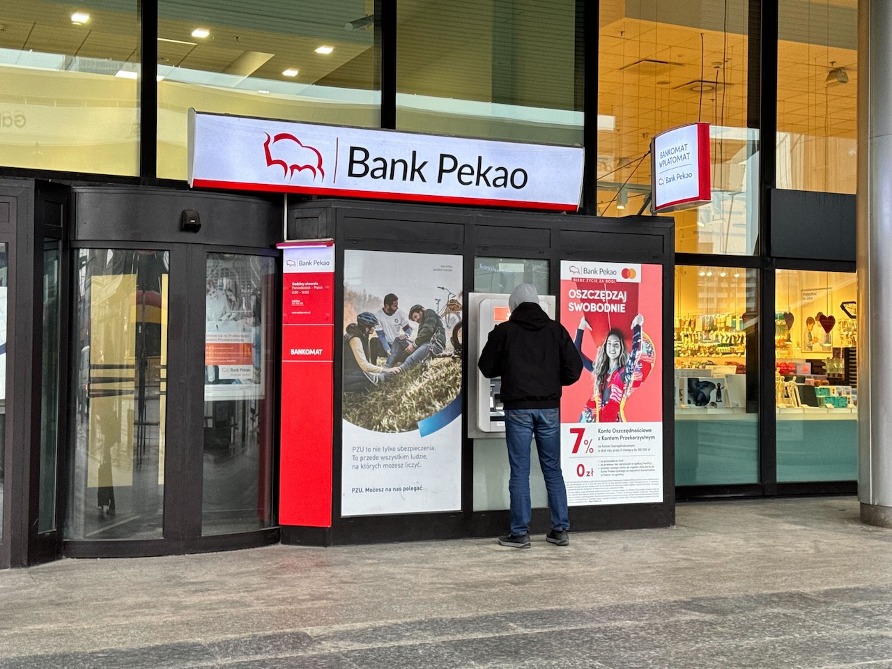 Pekao poszedł po rozum. Wraca z ulepszonymi bankomatami