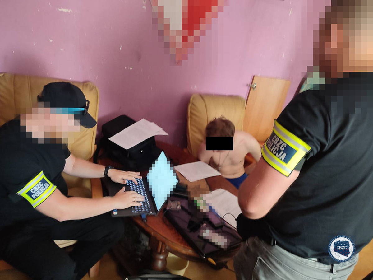 Lepiej nie pisz negatywnych opinii w sieci. Albo nie dziw się, gdy zapuka policja