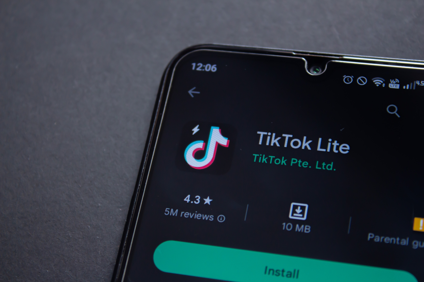 Unia nie odpuszcza. TikTok musi wycofać jedną z opcji (aktualizacja)