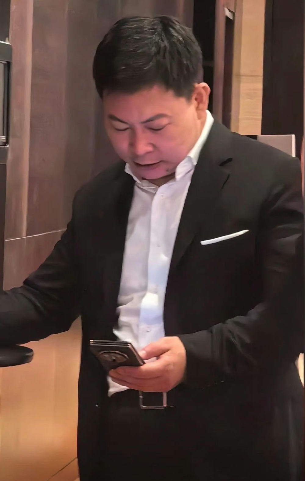 Huawei ujawnia wygląd Mate XT, smartfonu składanego na trzy części