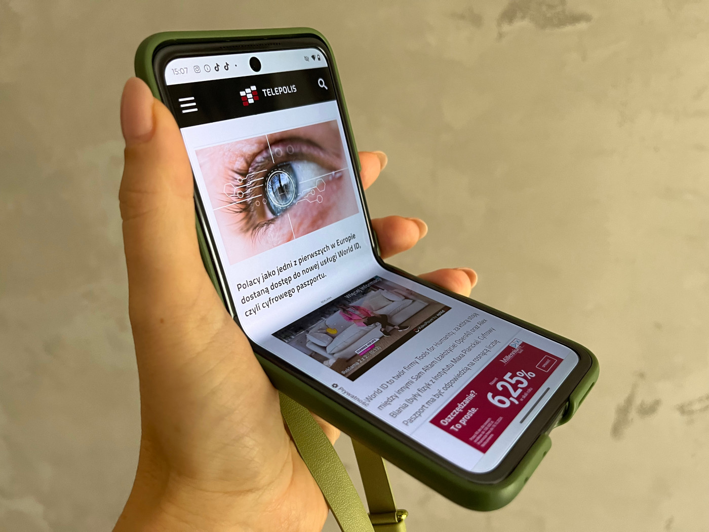 Motorola razr 50 ultra zamiast iPhone'a? Sprawdziłam i...
