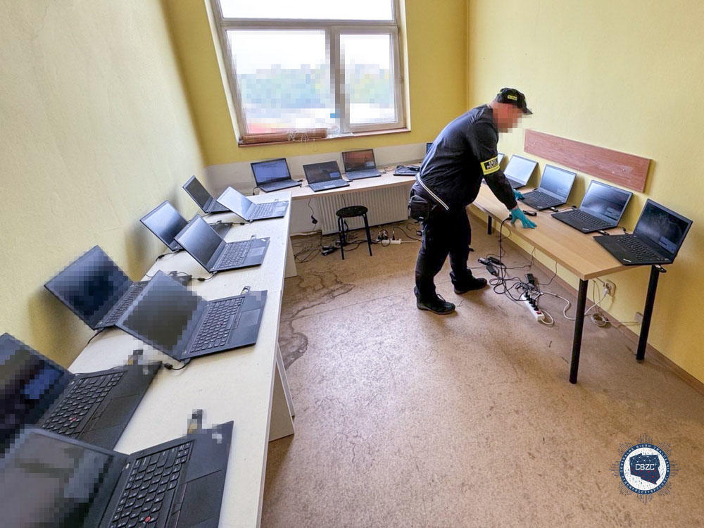 Wpadli oszuści od tonącej dziewczynki. Mieli centrum sterowania przekrętem