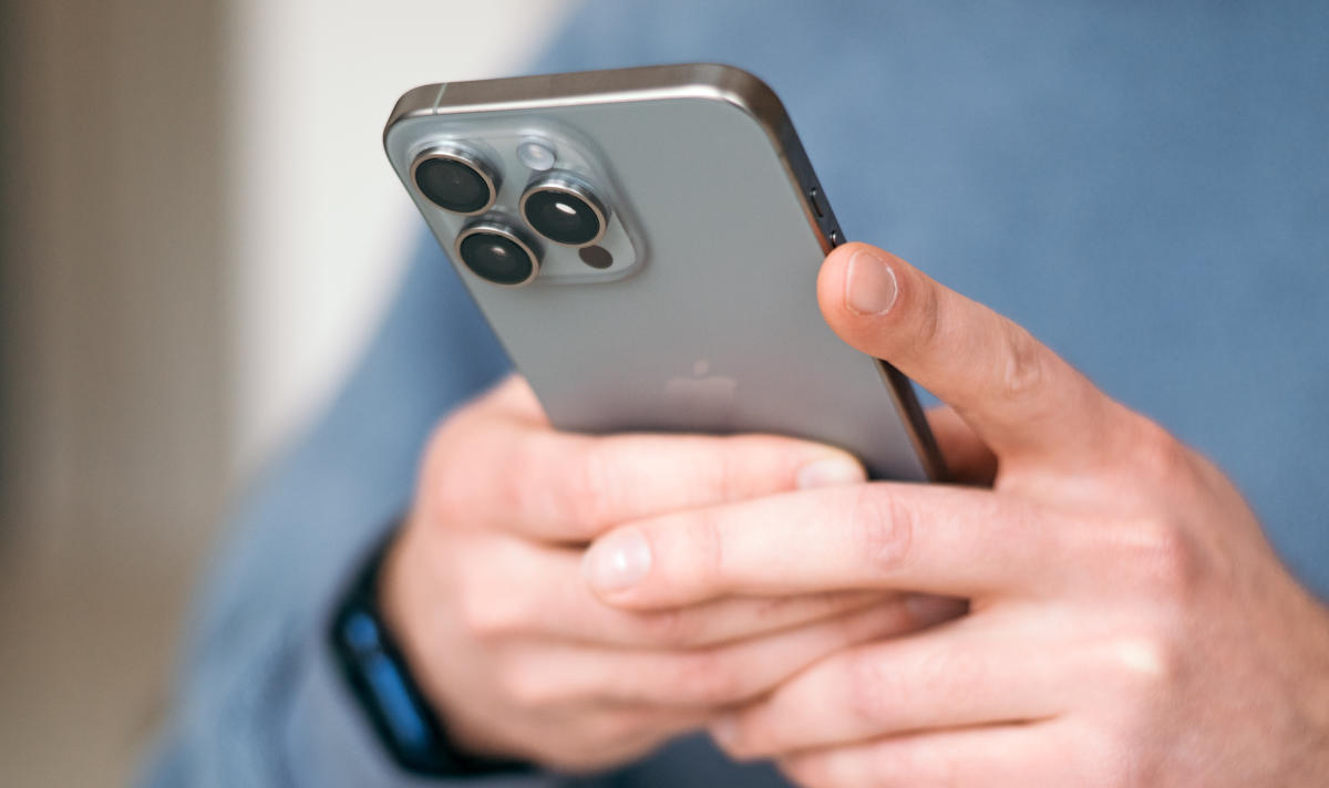 Apple iPhone 16 Pro z problemami. Ekran przestaje reagować