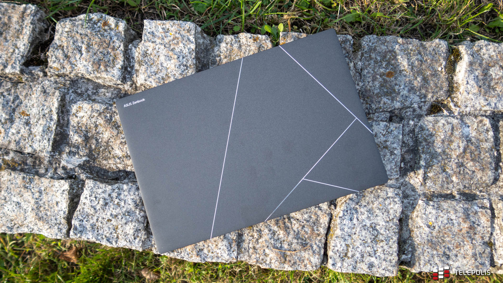 Laptop napędzany księżycową mocą. To naprawdę ma sens (Test)