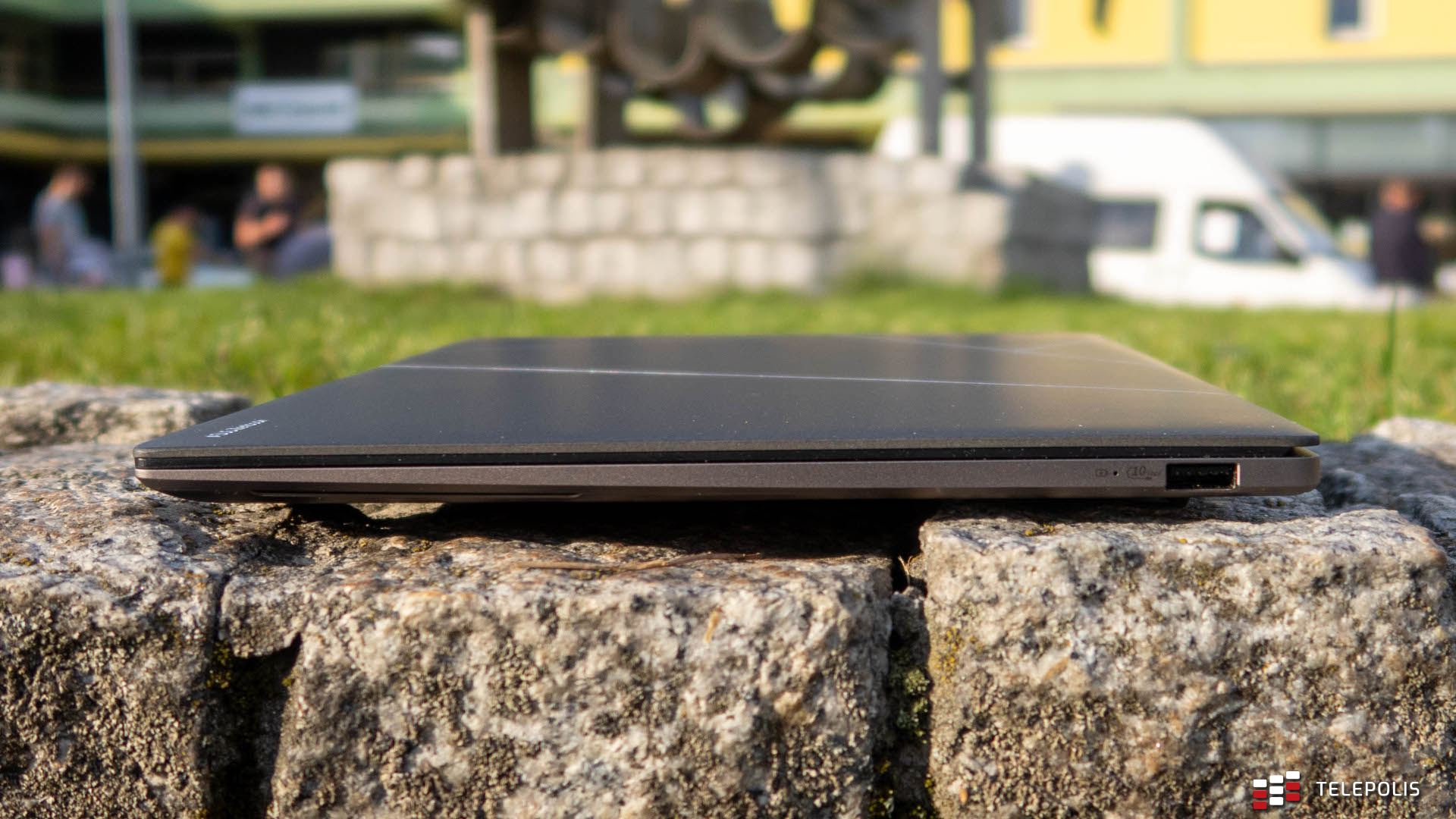 Laptop napędzany księżycową mocą. To naprawdę ma sens (Test)
