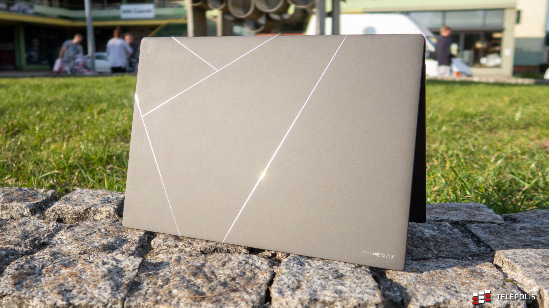 Laptop napędzany księżycową mocą. To naprawdę ma sens (Test)