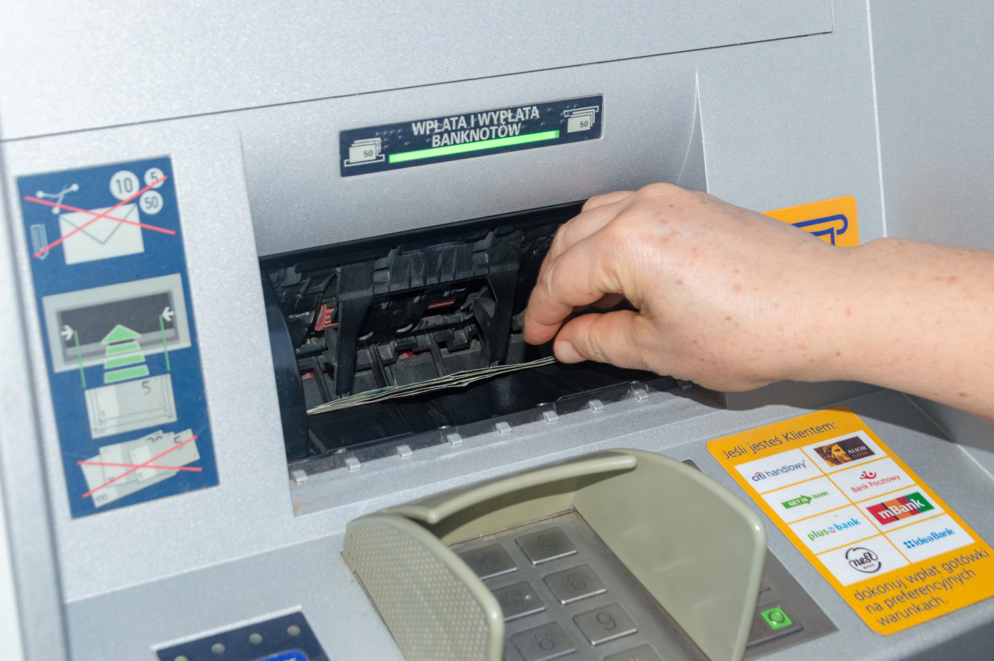 Cud bankomatowy w Kołobrzegu. Pieniądze wzięły i wyparowały