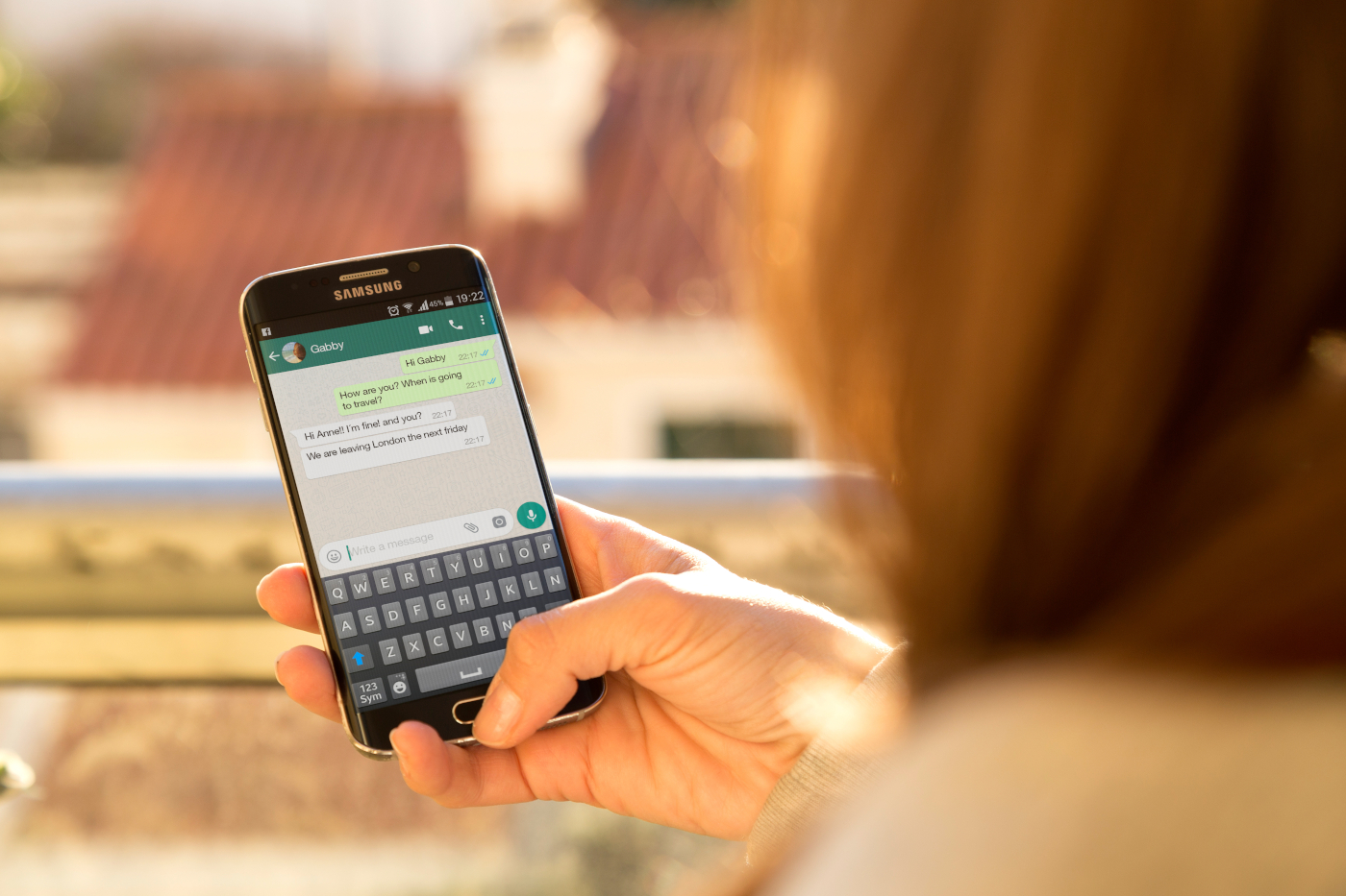 WhatsApp chce być lepszy. Znów majstruje przy czatach