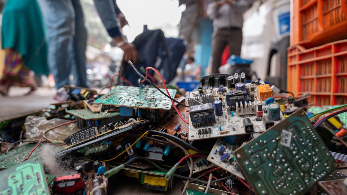 Elektrośmieci zasypują świat. Wciąż jest wiele do zrobienia