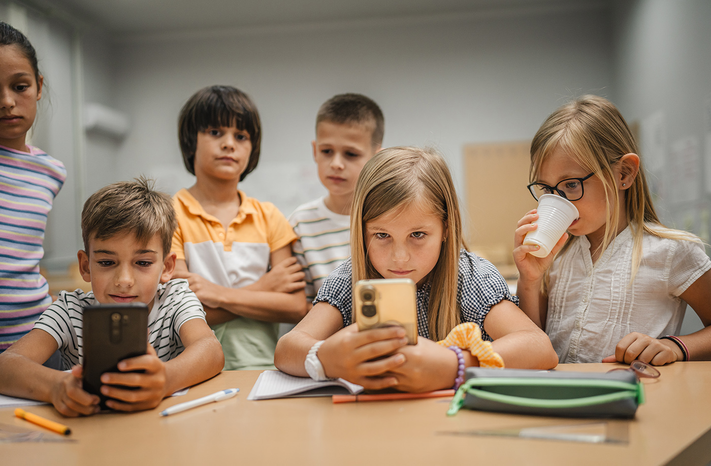 Facebook z ostrzeżeniami jak na papierosach