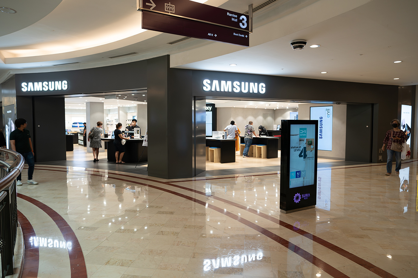 Huawei wygina, a Samsung siedzi i zwija ekrany