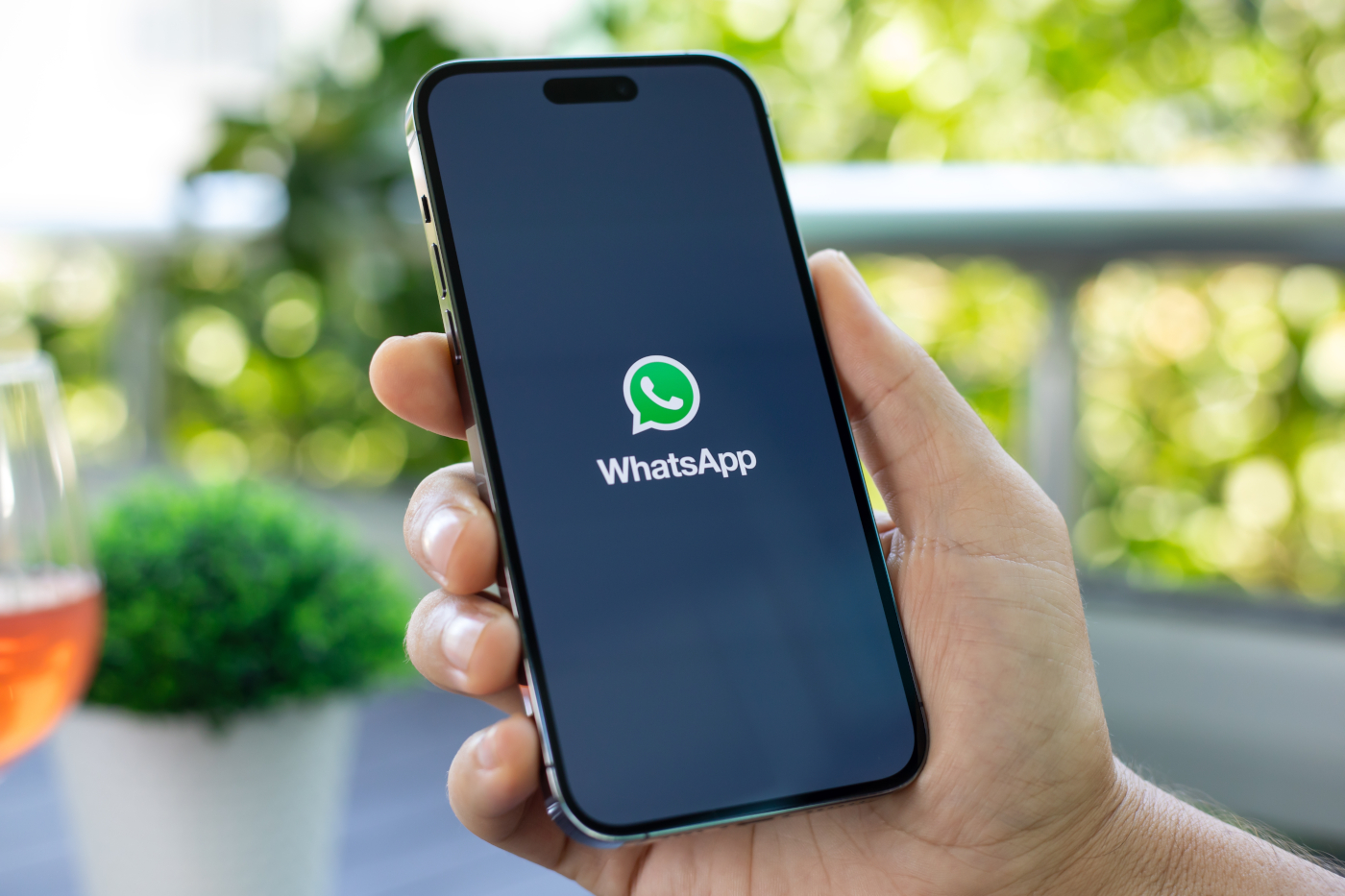 WhatsApp z nowością. Trochę późno, ale za to wystarczy dotknięcie