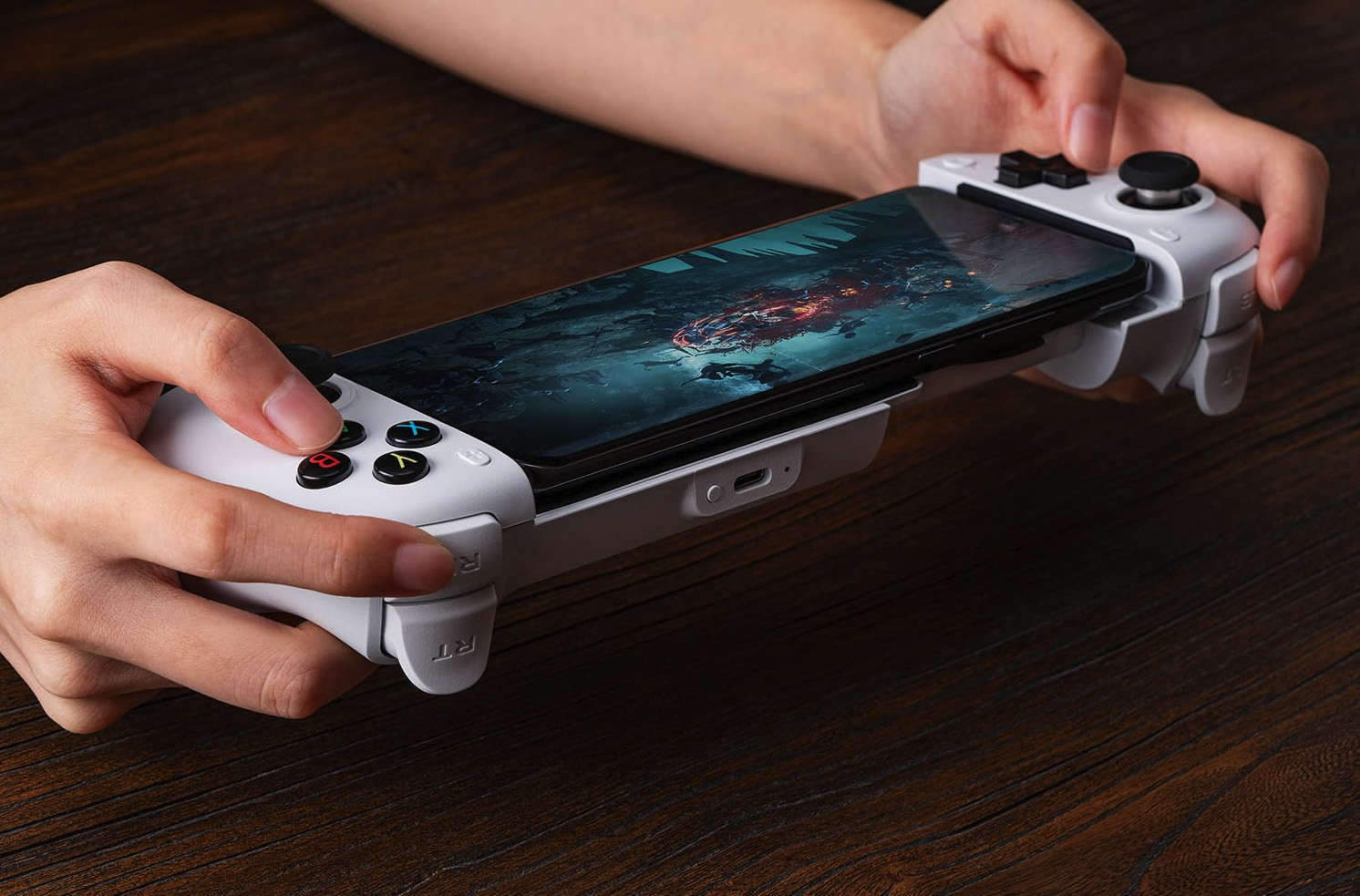 8BitDo z kontrolerem premium dla Androida. Joye z efektem Halla obecne