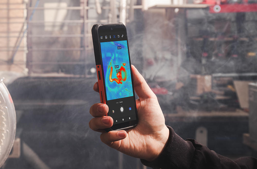 Hammer wprowadza nowego pancerniaka. Ma 5G, eSIM i termowizję
