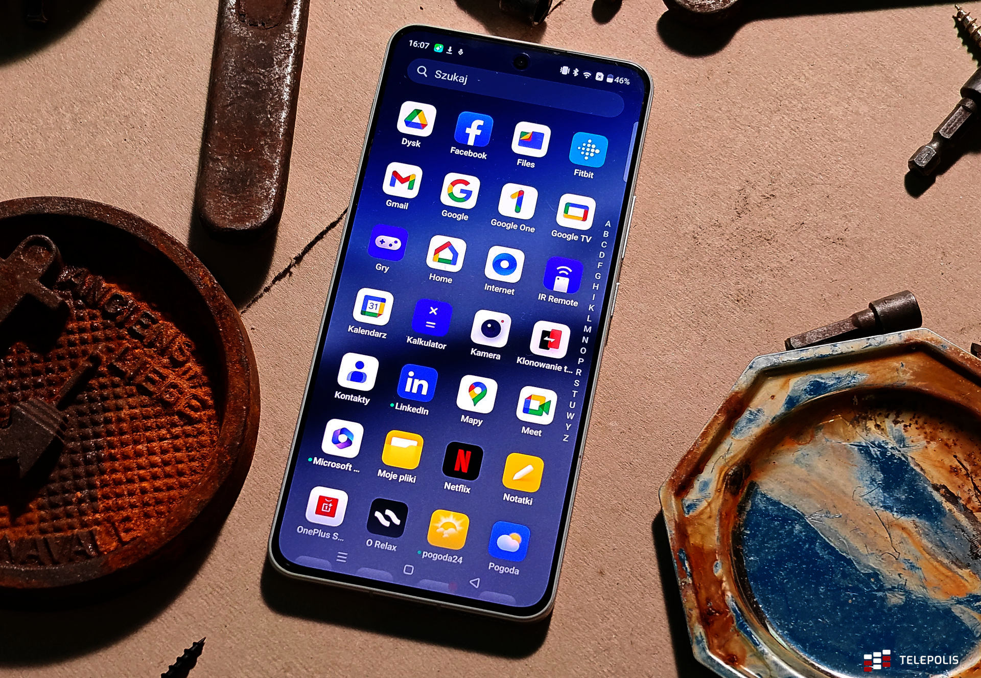 OnePlus sypie prezentami. Za darmo słuchawki i akcesoria