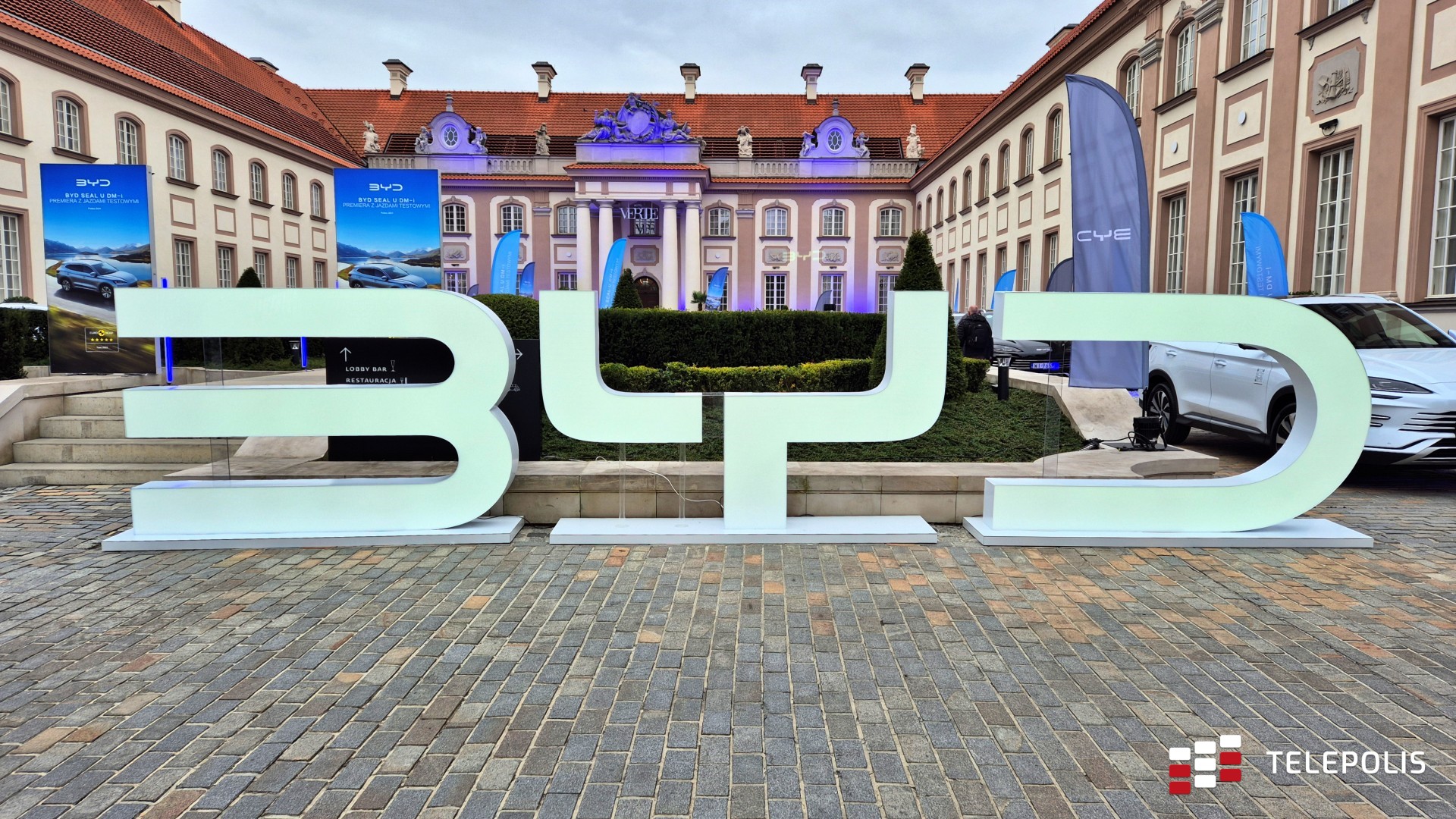BYD wjechał do Polski na pełnej. Polacy kupią te auta hurtem