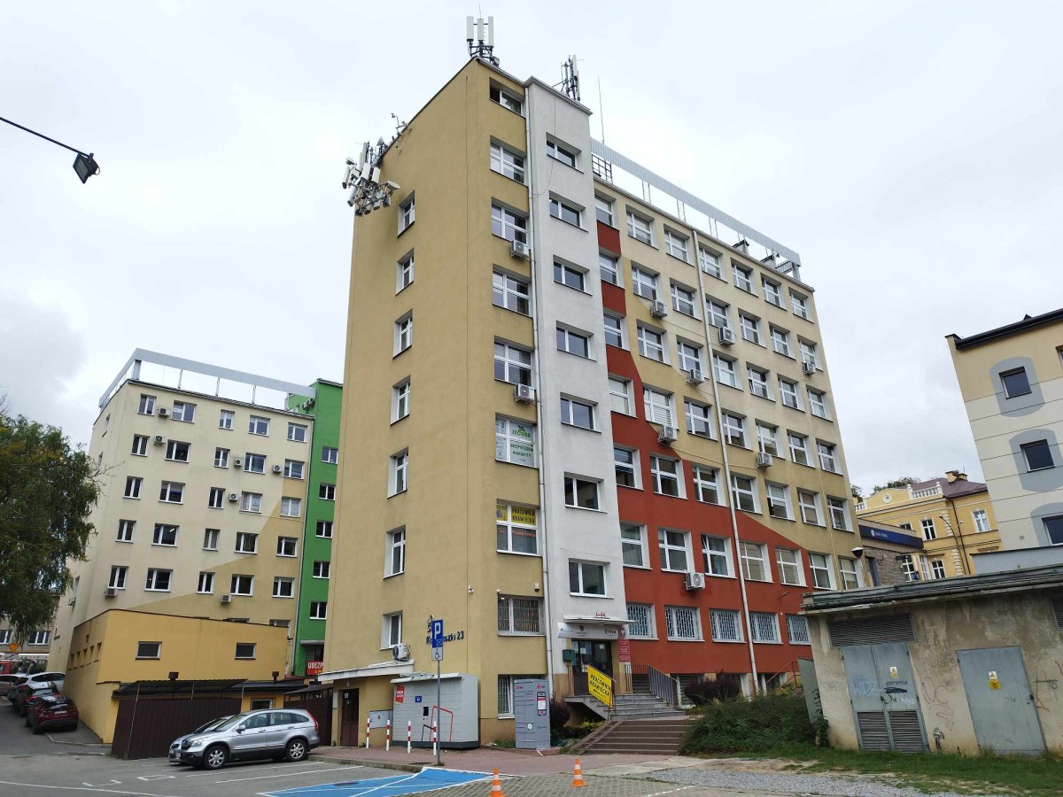 W Sanoku (u)padł maszt komórkowy. Dosłownie