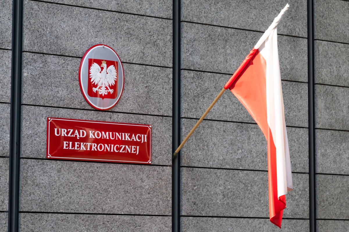 Światłowodowa patologia w Polsce. Ktoś źle przetłumaczył unijną dyrektywę i klops