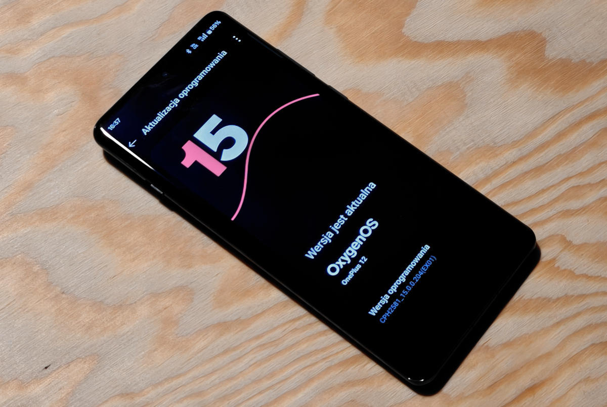 OnePlus 12 dostanie pełną wersję OxygenOS 15 z funkcjami AI