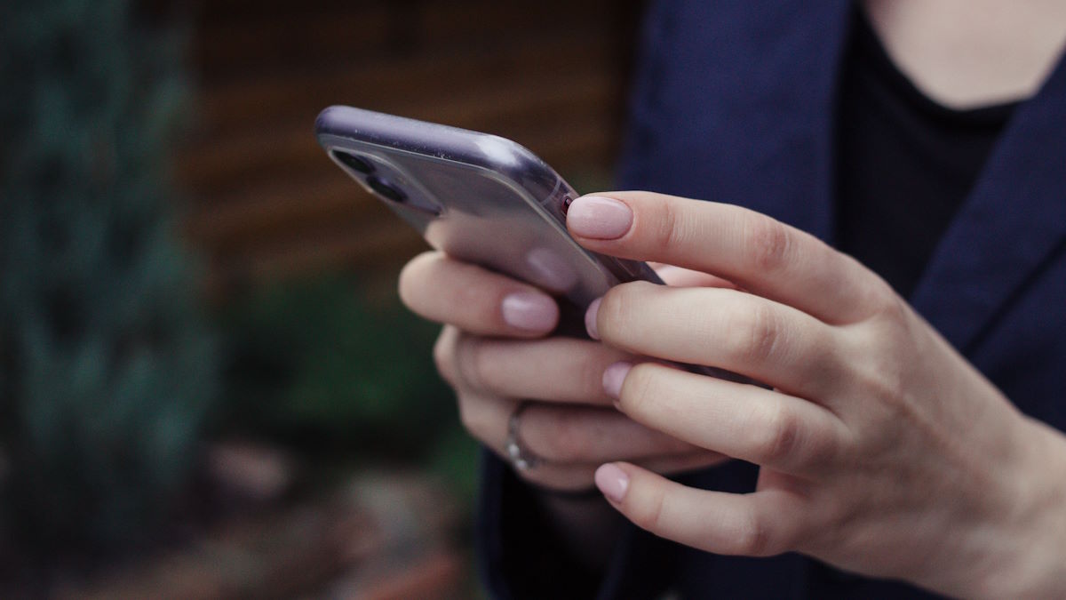 Polacy dostają enigmatyczne SMS-y od mObywatela. Wyjaśniamy