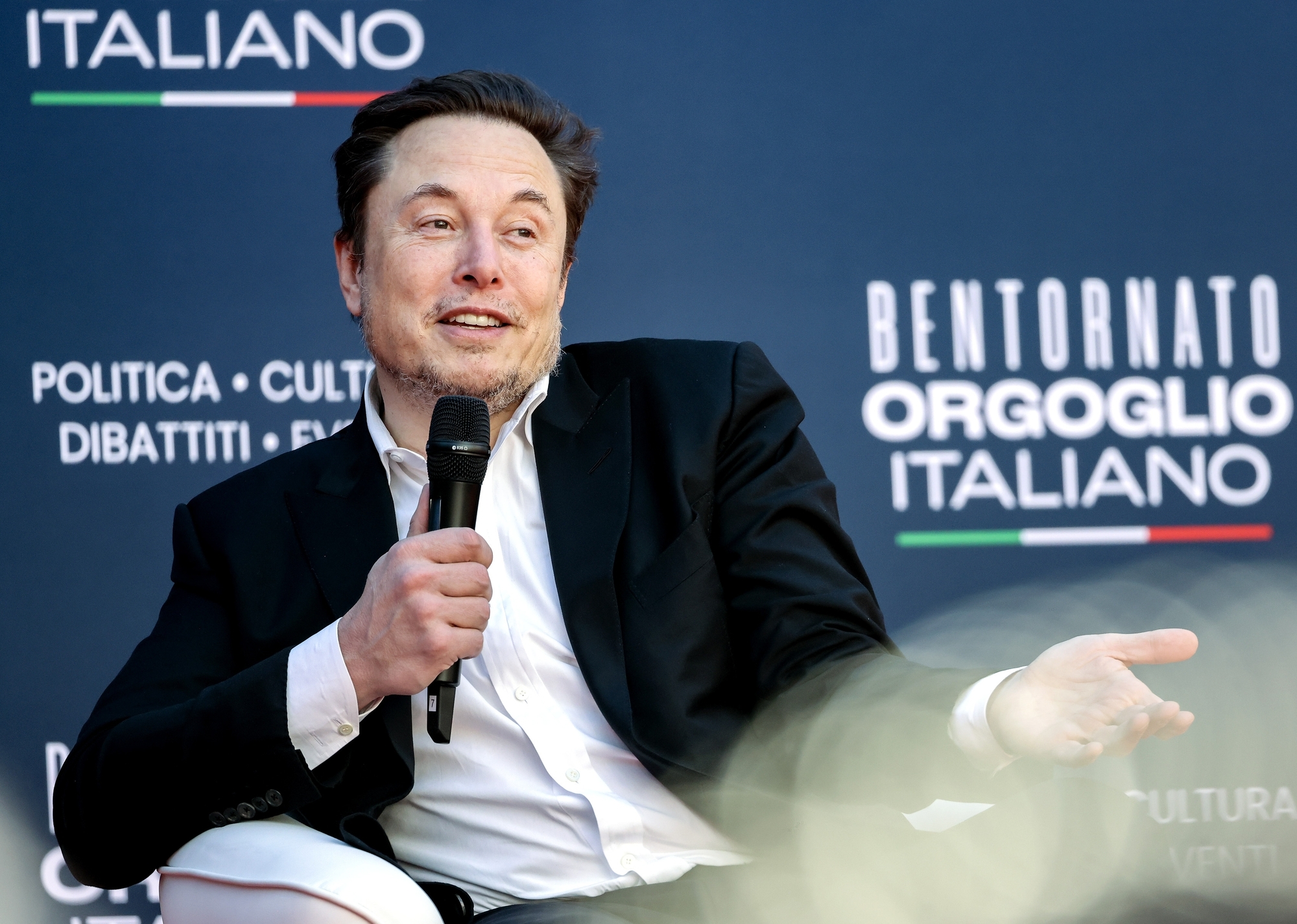 Wiadomości się zachciało? Elon Musk wie lepiej, co masz czytać