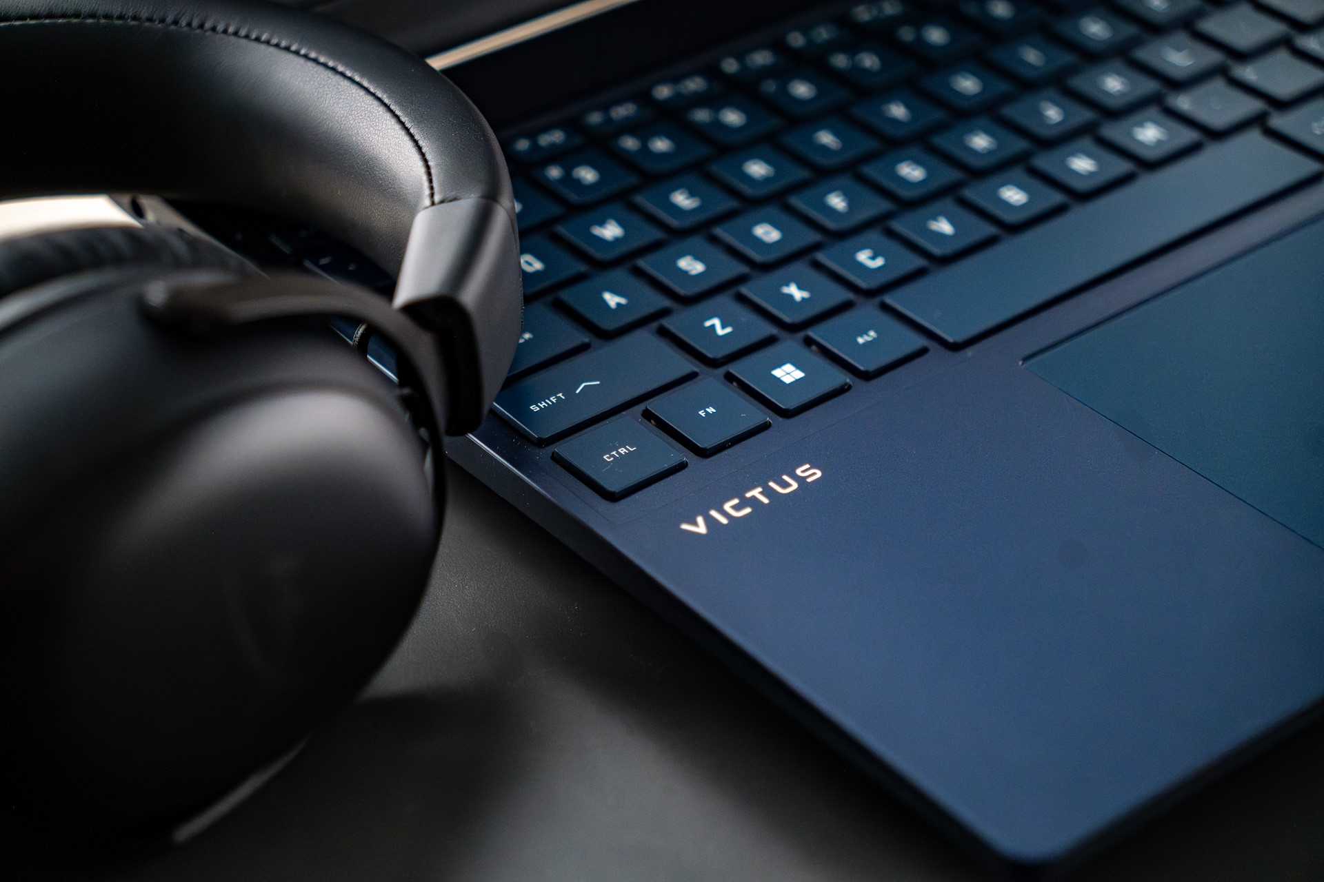 Jeśli kupować teraz laptop, to taki. HP z grafiką GeForce RTX 40 robi robotę