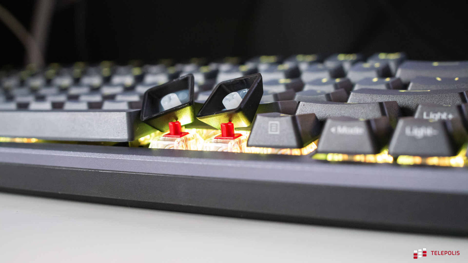 Klikałbyś ją jak szalony. ASUS ROG Azeroth – test