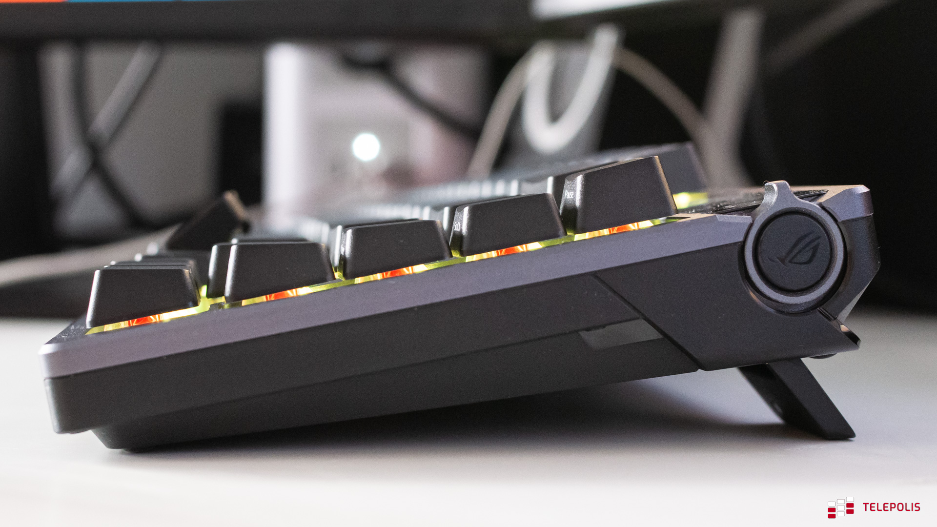 Klikałbyś ją jak szalony. ASUS ROG Azeroth – test