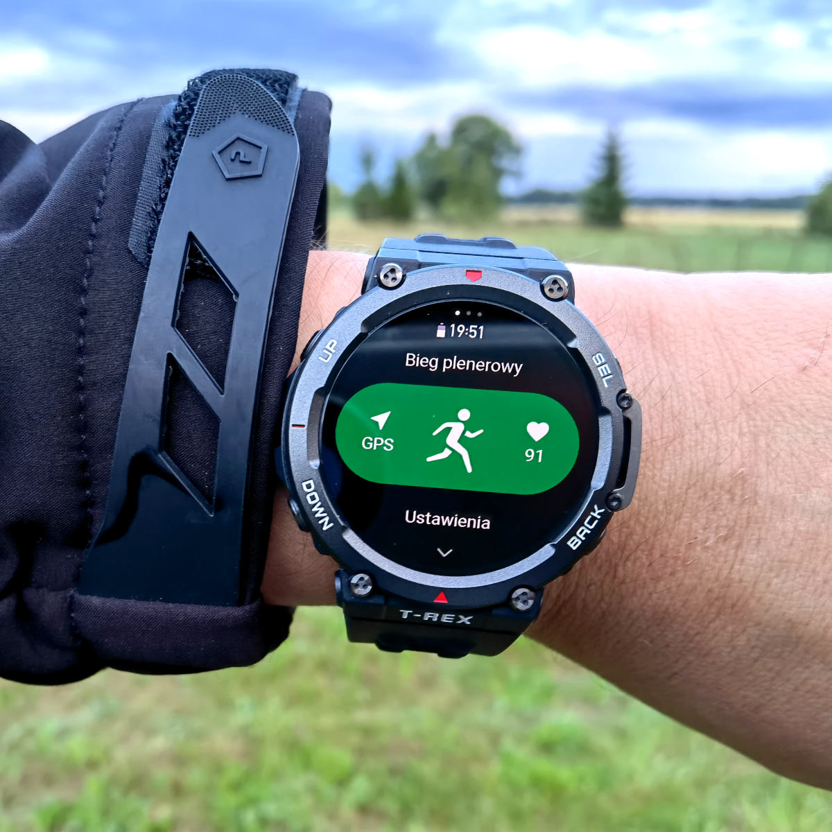 Amazfit T-Rex 2: pójdziesz z nim w góry, na pustynię i za krąg polarny (test)