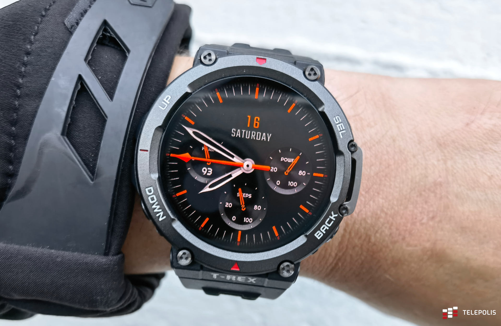 Amazfit T-Rex 2: pójdziesz z nim w góry, na pustynię i za krąg polarny (test)