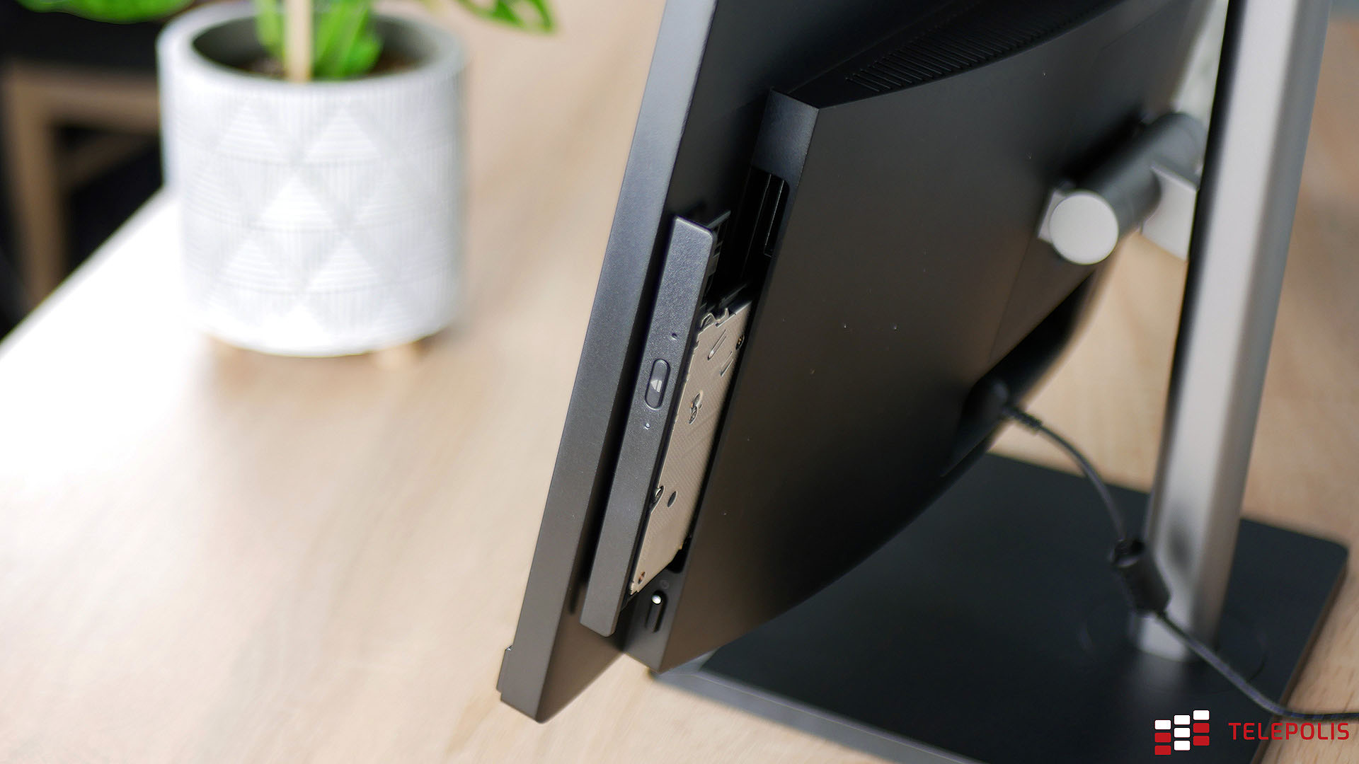 Pracowałem na komputerze Lenovo AiO i okazuje się, że prowadzenie biznesu może być łatwiejsze