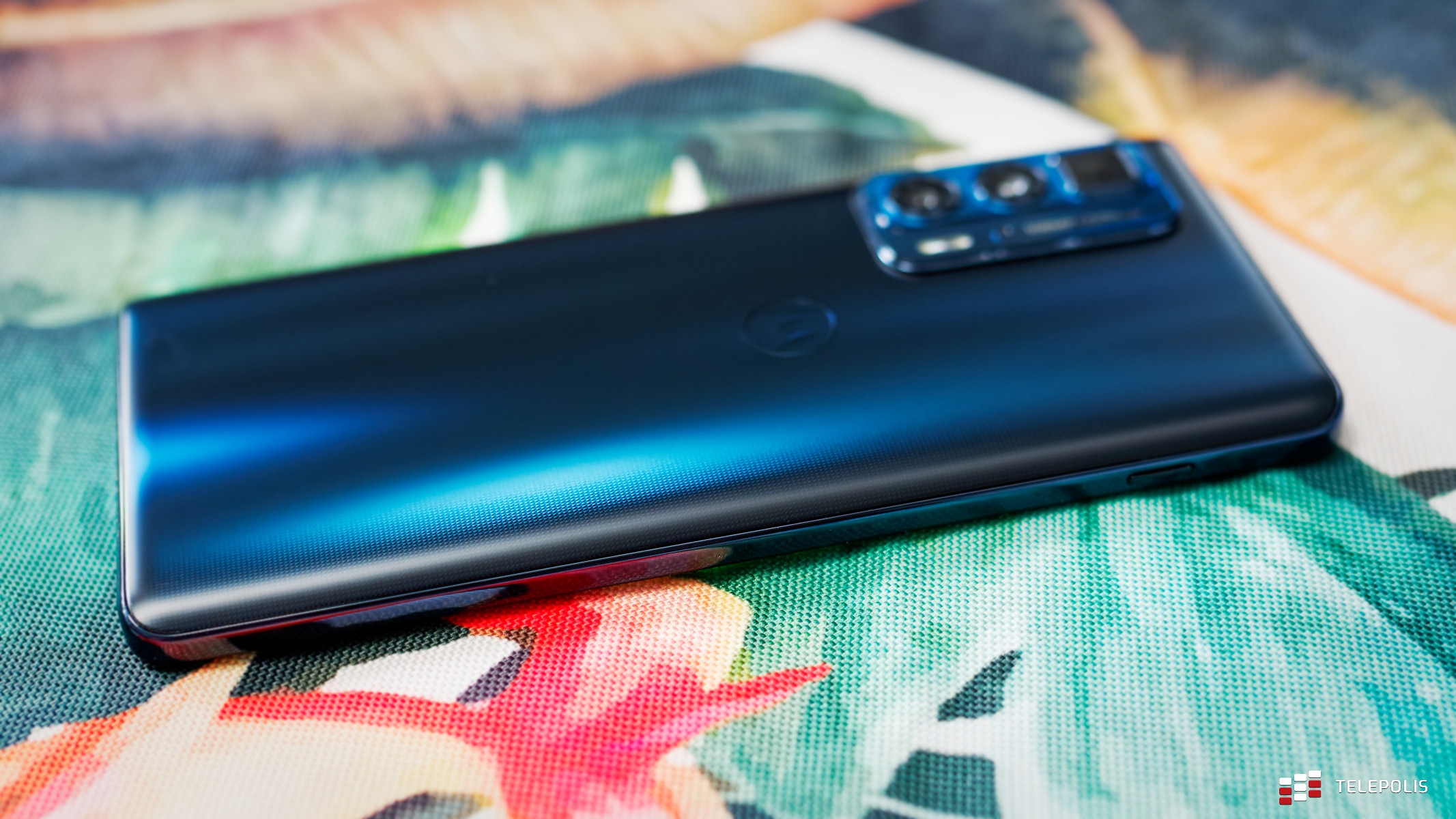 Motorola Edge 20 Pro. Za ten ekran dam się pokroić, ale reszta…