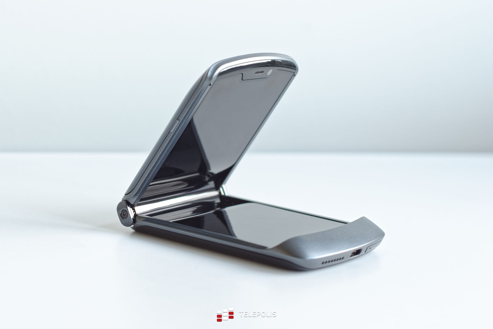 Motorola razr 5G: elegancja warta grzechu. Tnie powietrze i portfel