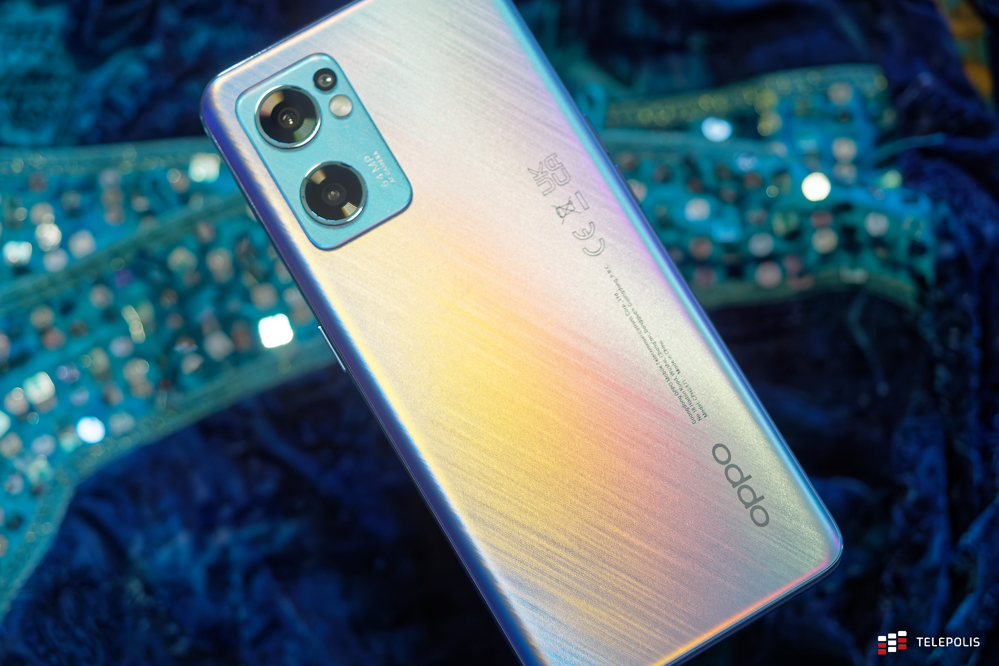 OPPO Reno7 5G: Śliczny i praktyczny, ale z ceną to przegięli