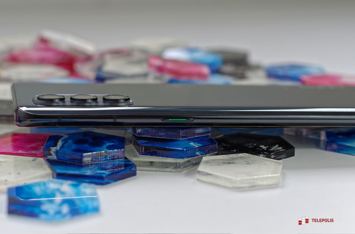 Oppo Reno4 Pro 5G cieszy oko, cieszy dłonie i nawet trochę portfel