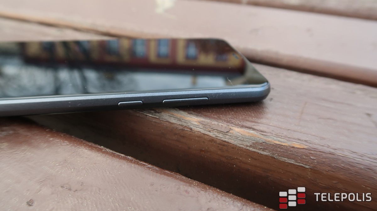 Sharp Aquos V - czyli "flagowiec" wprost z wehikułu czasu