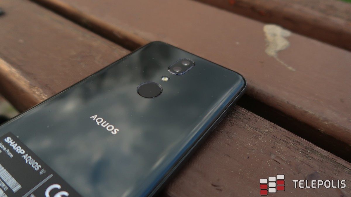 Sharp Aquos V - czyli "flagowiec" wprost z wehikułu czasu