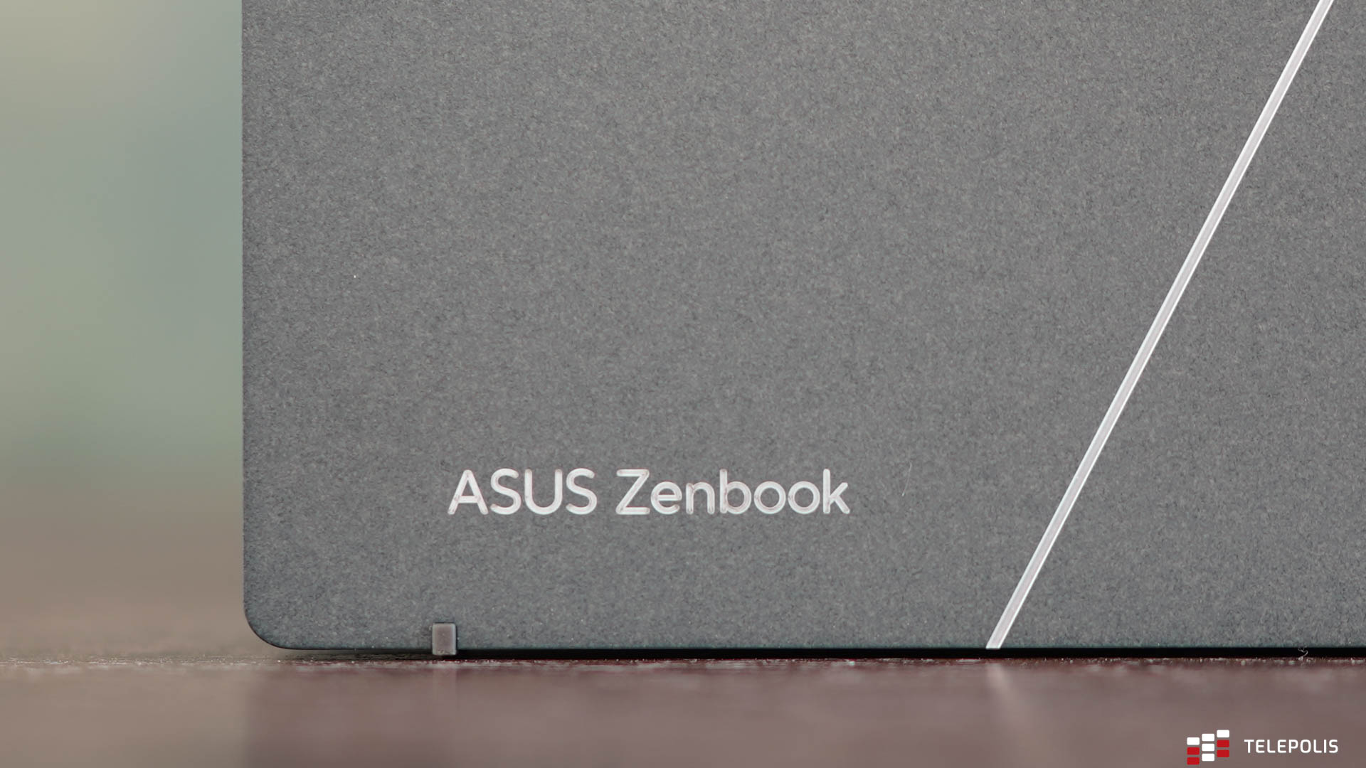 Asus Zenbook S 13 OLED – zgrabny i wydajny laptop dla biznesmena