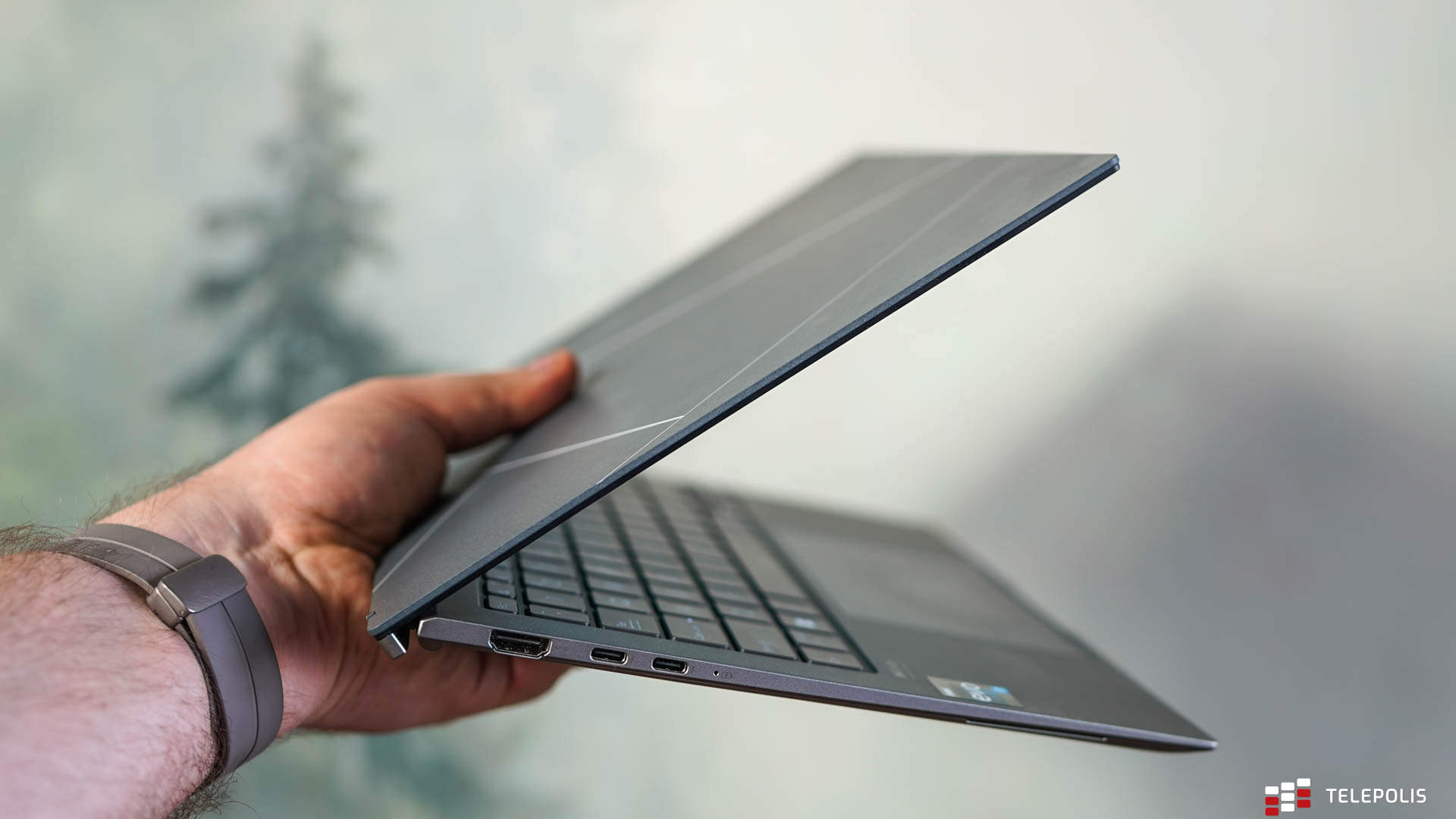 Asus Zenbook S 13 OLED – zgrabny i wydajny laptop dla biznesmena