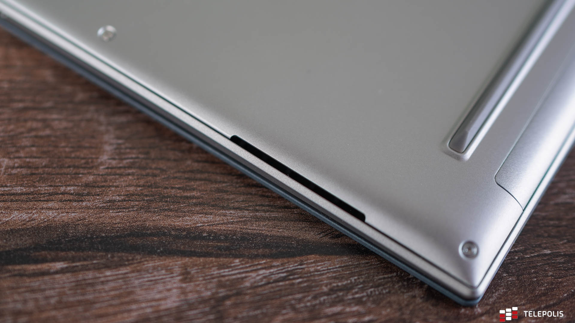 Asus Zenbook S 13 OLED – zgrabny i wydajny laptop dla biznesmena