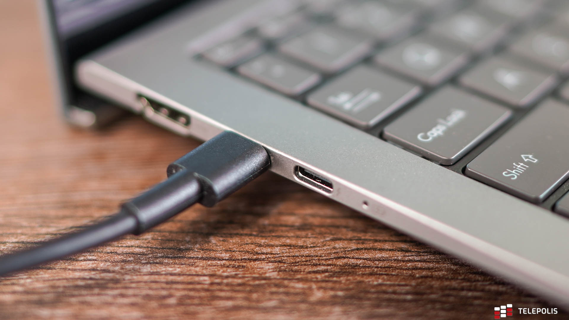 Asus Zenbook S 13 OLED – zgrabny i wydajny laptop dla biznesmena