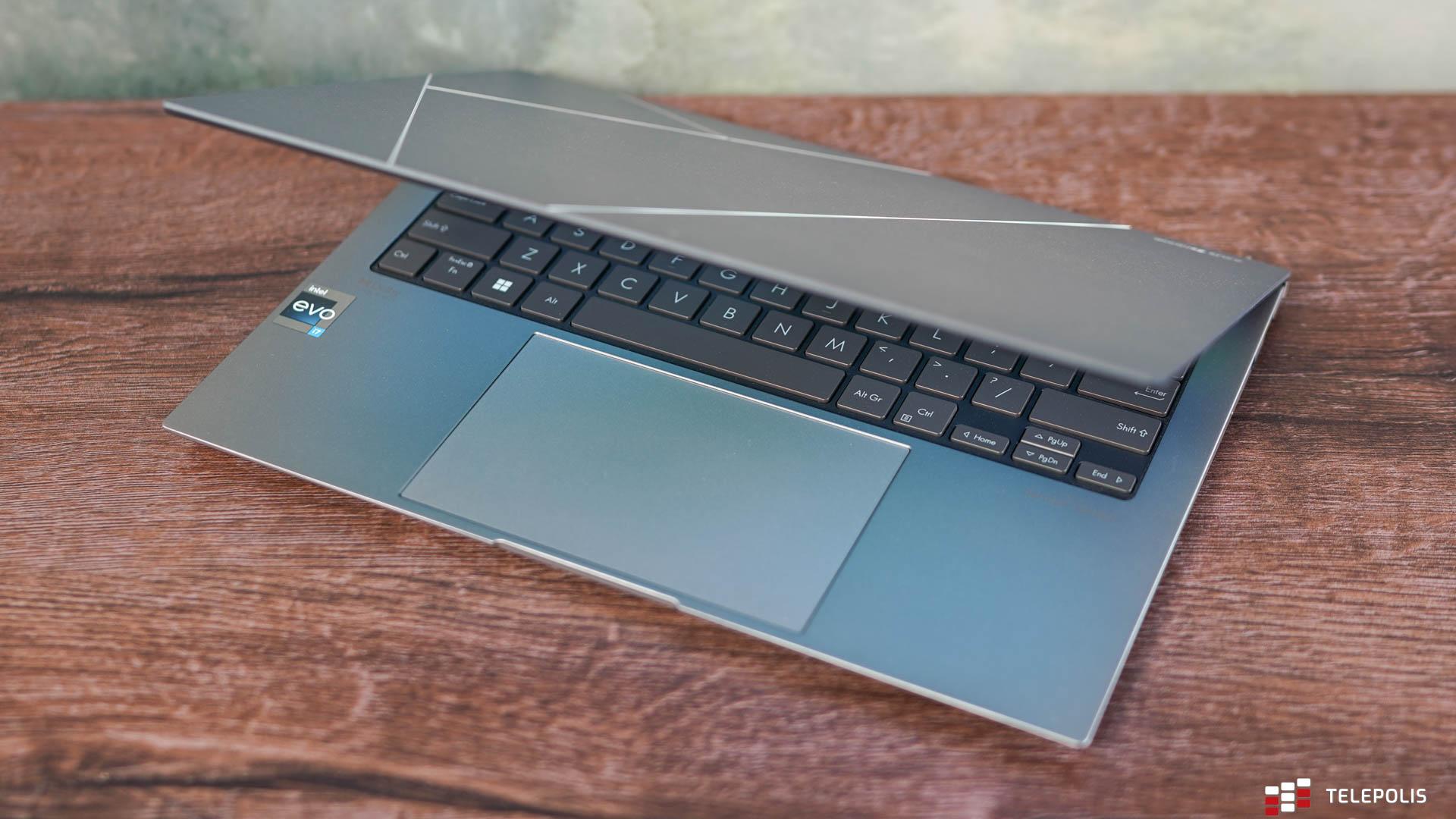 Asus Zenbook S 13 OLED – zgrabny i wydajny laptop dla biznesmena