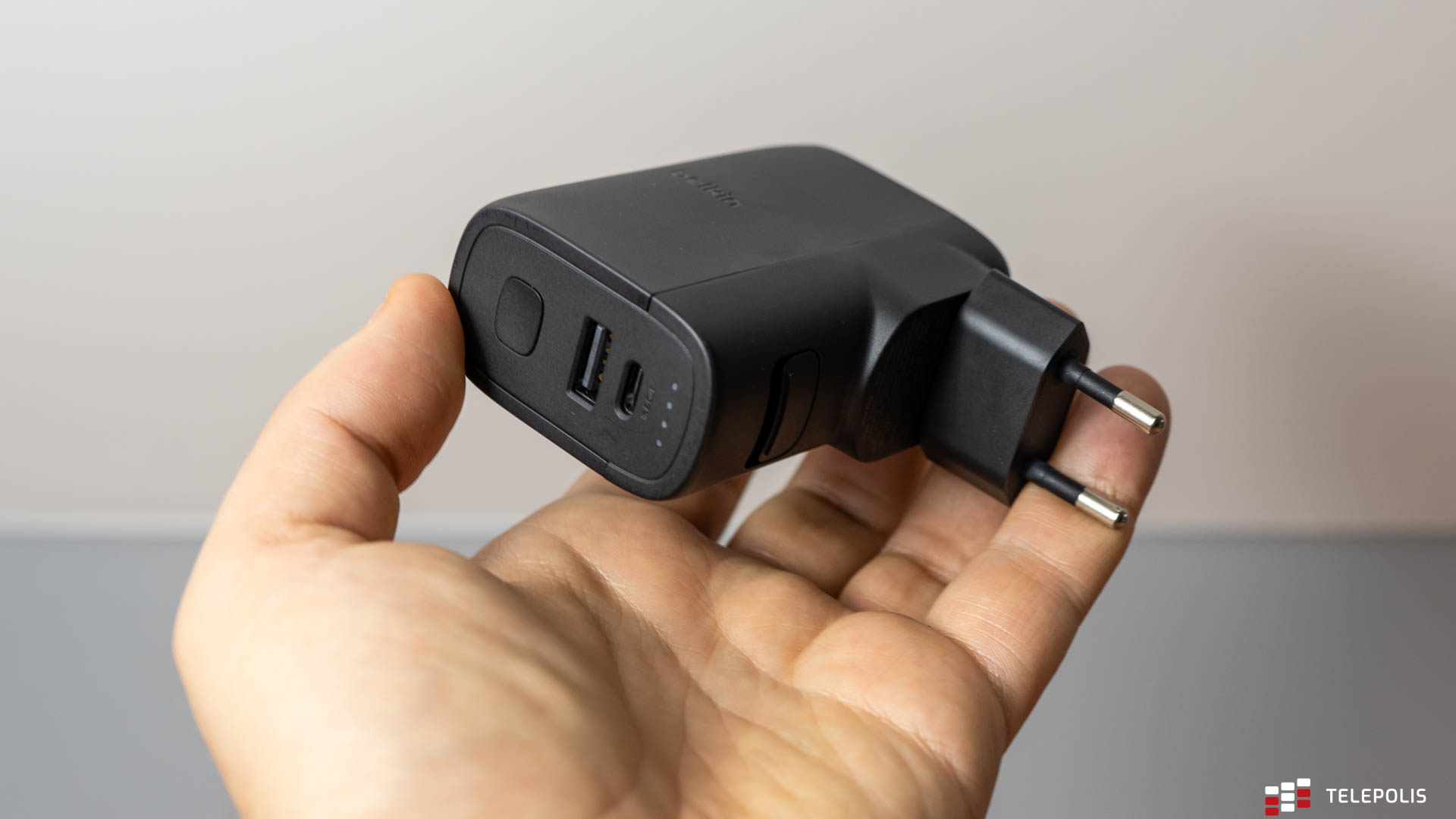 Belkin BoostCharge 2w1 naładuje Twój smartfon na całym świecie (test)
