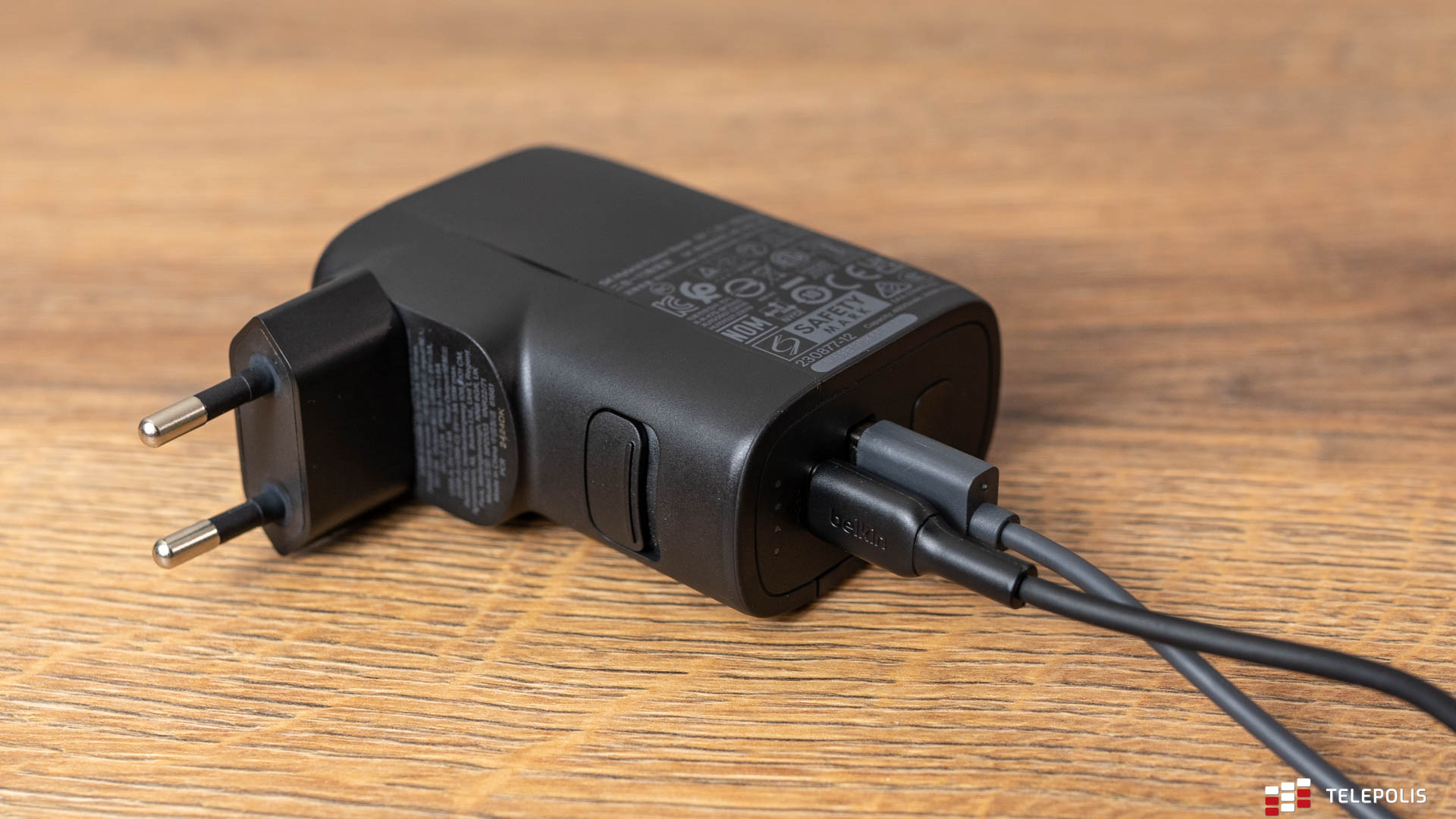 Belkin BoostCharge 2w1 naładuje Twój smartfon na całym świecie (test)
