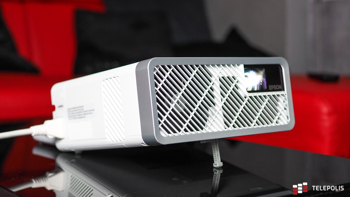 Epson EF-100W - test małego projektora, który łatwo zabrać ze sobą