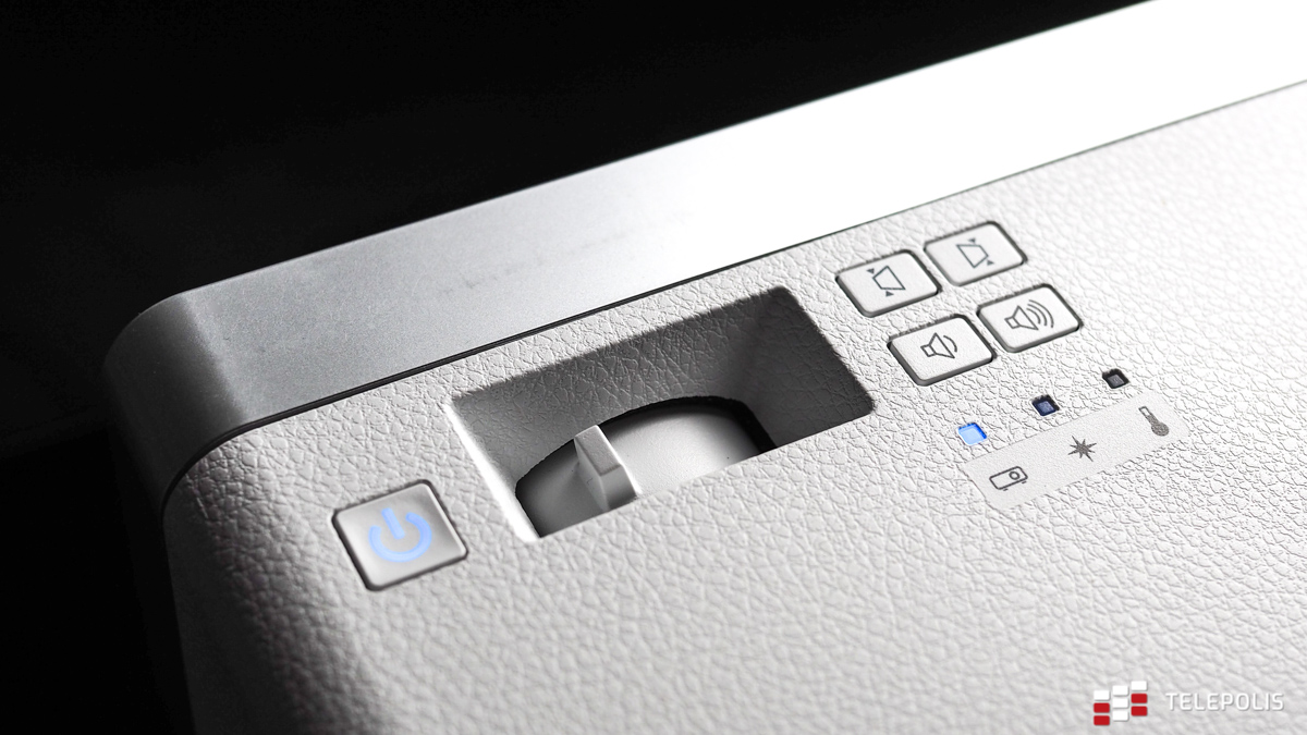 Epson EF-100W - test małego projektora, który łatwo zabrać ze sobą